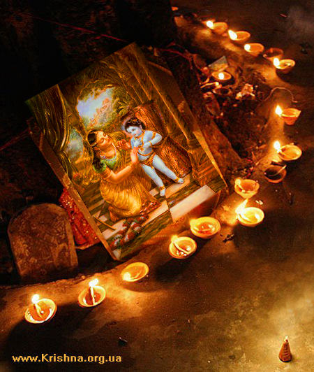Господь Дамодара и горящие лампадки
