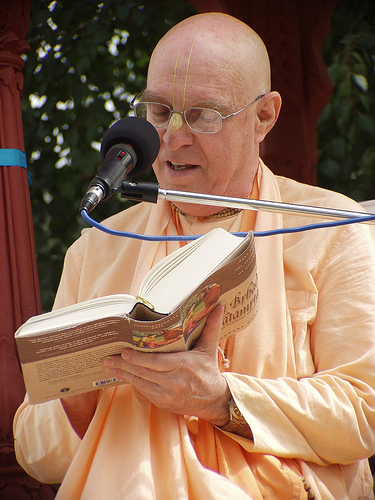 Кешава Бхарати дас Госвами о повторении Святого Имени 