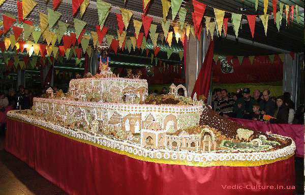 Благотворительный фонд «Пища Жизни» — самый большой вегетарианский торт в мире Благотворительный фонд «Пища Жизни» — самый большой вегетарианский торт в мире