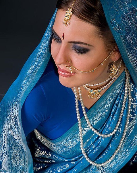 Цепочка от носа к уху