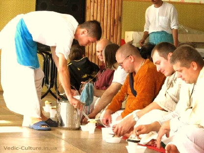 Раздача прасада — это целое искусство и наука