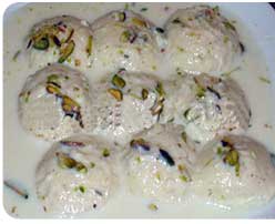 Творожные шарики под сливочным соусом