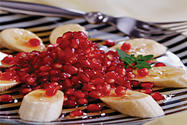 Салат из бананов и граната