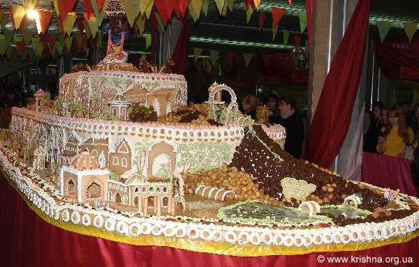 Говардхан - настоящий торт-титаник среди тортов