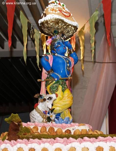 Господь Шри Кришна и холм Говардхан Господь Шри Кришна и холм Говардхан