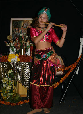 Сценки про історію виникнення свята Ґовардгана-пуджа